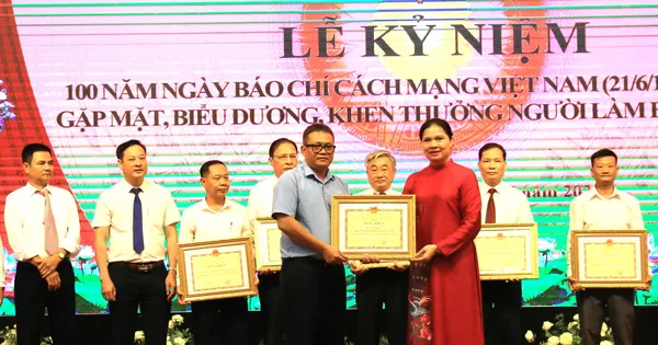 Báo Tiền Phong nhận bằng khen của tỉnh Tuyên Quang, Lào Cai