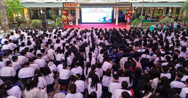 Hơn 2.000 học sinh Thủ đô tham gia chương trình đối thoại, tư vấn tuyển sinh, hướng nghiệp