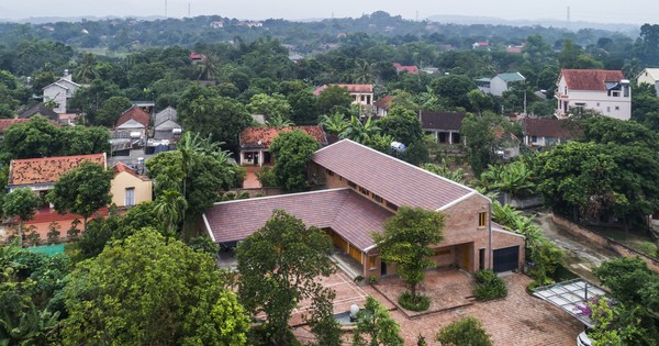 Ấn tượng ngôi nhà gỗ xoan độc đáo ở làng quê