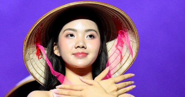 Hình ảnh đầu tiên của thí sinh Hoa hậu Việt Nam trên sân khấu chung khảo