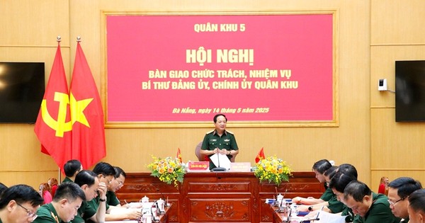 Bàn giao chức trách, nhiệm vụ Bí thư Đảng ủy, Chính ủy Quân khu 5