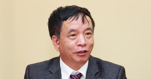 TS. Trần Hữu Sơn nhận huân chương Hiệp sĩ từ Chính phủ Pháp