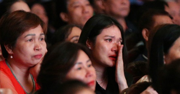 Khán giả rơi nước mắt trong chương trình nghệ thuật về Chủ tịch Hồ Chí Minh