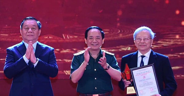GS.TS triết học 86 tuổi giành giải cao nhất cuộc thi bảo vệ nền tảng tư tưởng của Đảng