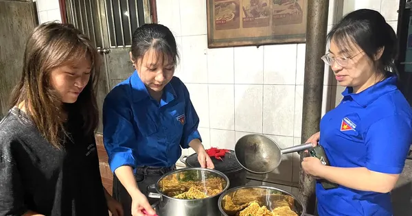 Sát cánh cùng sĩ tử nuôi giấc mơ vào đại học