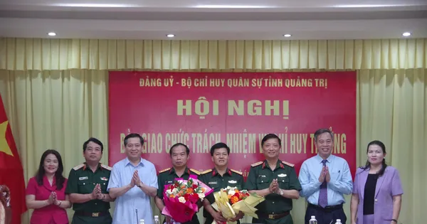 Bàn giao chức trách, nhiệm vụ Chỉ huy trưởng Bộ CHQS tỉnh Quảng Trị