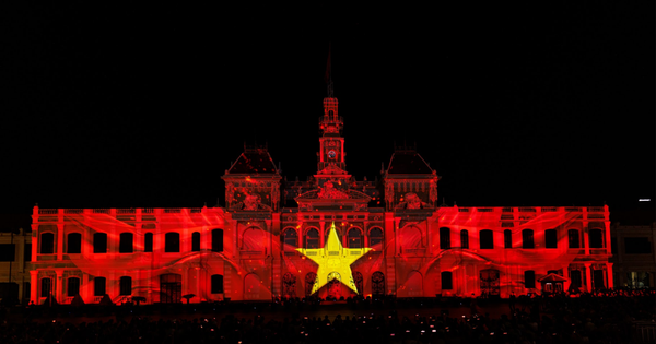 Hoa Sen đồng hành Vietsoftpro tạo nên bữa tiệc 3D Mapping đặc sắc tại TP.HCM