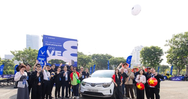 Chuyên gia quốc tế 'mê' cảm giác lái và công nghệ an toàn trên VinFast VF 8
