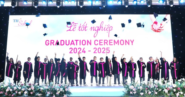 Lễ tốt nghiệp TH School Hòa Lạc: Học sinh cũ trở về khẳng định 1 điều, các phụ huynh nghe mà 'mát lòng'