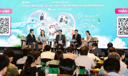 Bác sĩ nội khoa và ngoại khoa chung tay viết tiếp ngày mai cho bệnh nhân ung thư vú tam âm