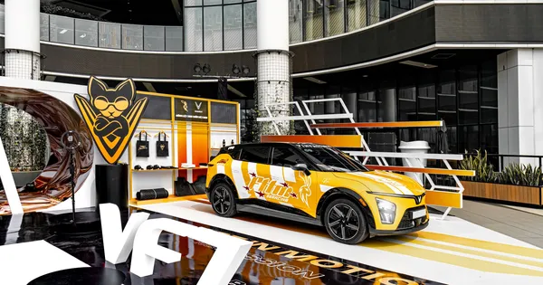Dấu ấn 'đường phố' của VinFast VF 7 tại sự kiện 'Art in Motion'