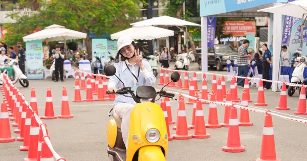Người dân Hải Phòng, Đà Nẵng hào hứng 'đổi xe xăng, lấy xe máy điện'