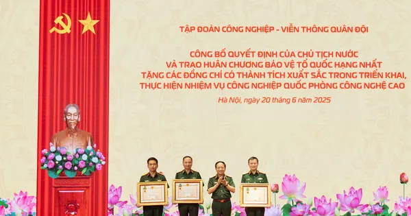 Chủ tịch nước tặng thưởng Huân chương bảo vệ Tổ quốc hạng Nhất cho các lãnh đạo tập đoàn Viettel