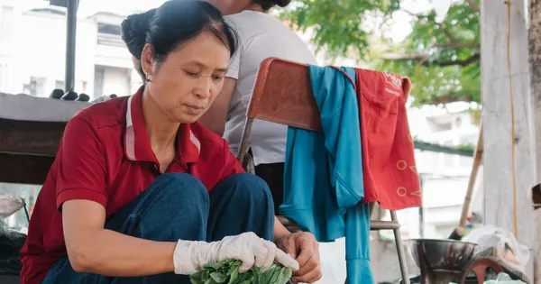 Xúc động bộ ảnh 'Đợi mình là rực rỡ': Lời nhắn gửi từ khắp các nẻo đường Hà Nội tiếp sức sĩ tử mùa thi