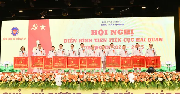Hải quan vinh danh những cá nhân, tập thể điển hình tiên tiến, xuất sắc trong phong trào thi đua yêu nước