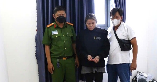Cảnh sát đột kích căn hộ của cô gái ở Bình Dương, phát hiện lượng lớn ma tuý, súng đạn