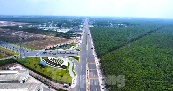 Tuyến đường gần 1.500 tỷ đồng như ‘dải lụa’ qua khu công nghiệp xanh ở Bình Dương