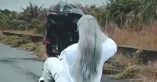 Công an thông tin về clip thanh niên hóa trang ‘thần điêu đại hiệp’ bốc đầu xe trên đường