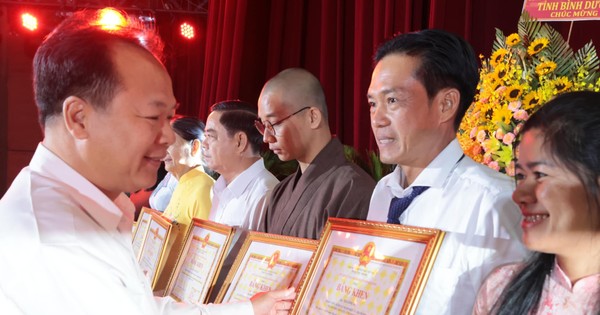 'Hiệp sĩ hút đinh' ở Bình Dương được tuyên dương gương tiêu biểu làm theo lời Bác