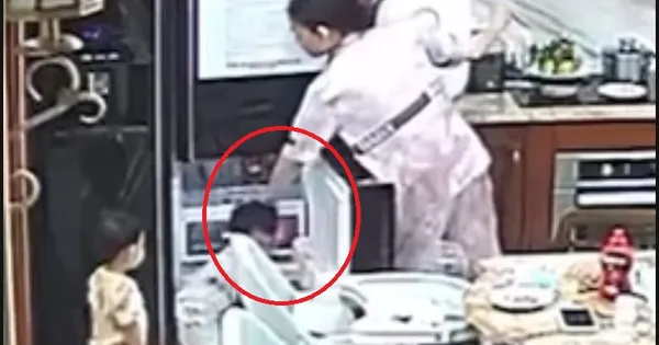[CLIP] Xem camera giấu kín, sốc khi phát hiện bé 2 tuổi bị bảo mẫu bạo hành nhiều lần