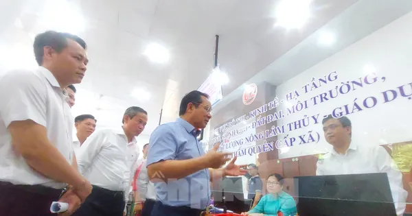 Chủ tịch UBND TPHCM ‘hỏi xoáy’ cán bộ phường khi khảo sát vận hành chính quyền hai cấp