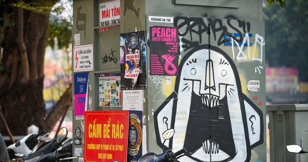 Loạt tủ điện, trạm biến áp ở Hà Nội bị 'bức tử' bởi nạn vẽ bậy graffiti, dán quảng cáo
