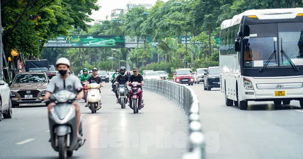 Người Hà Nội bất ngờ khi 2 tuyến đường có dải phân cách cứng