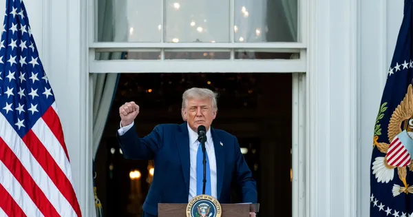 Ông Trump cấm công dân 12 nước nhập cảnh Mỹ