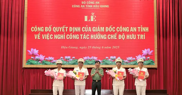 4 lãnh đạo cấp phòng Công an Hậu Giang nghỉ hưu trước tuổi