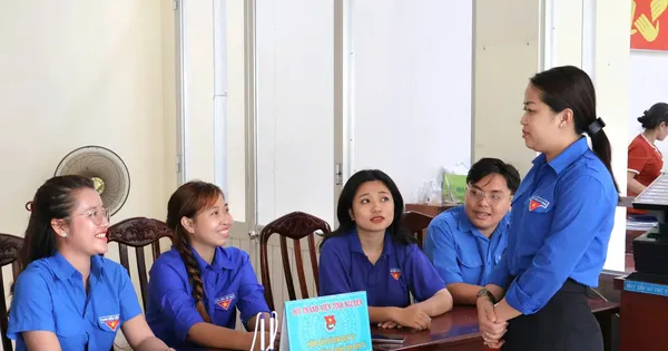 Thanh niên Cần Thơ hỗ trợ người dân tra cứu, nộp hồ sơ trực tuyến