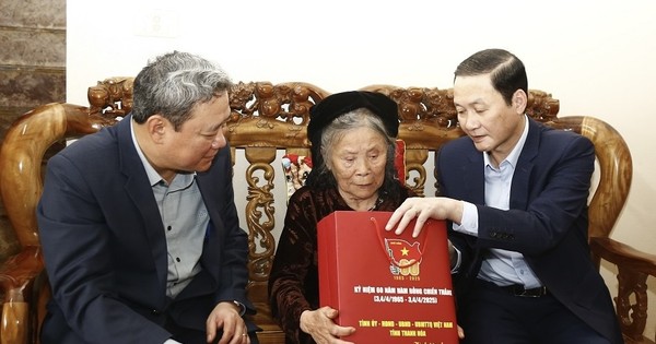 Tri ân thân nhân liệt sĩ và dân quân chiến đấu bảo vệ cầu Hàm Rồng
