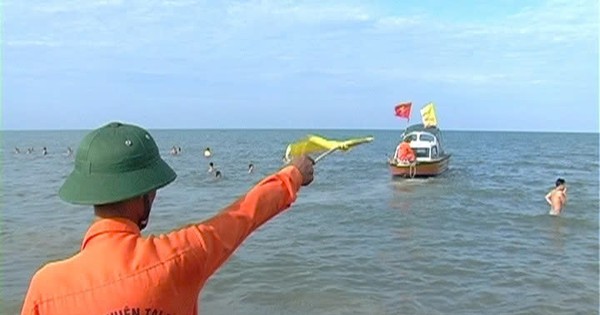 Đôi nam nữ đuối nước tử vong khi tắm biển Cửa Lò vào sáng sớm