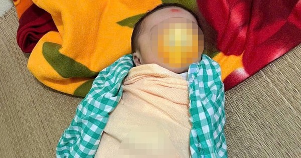 Phát hiện bé trai hơn 1 tháng tuổi bị bỏ rơi gần chợ lúc đêm khuya