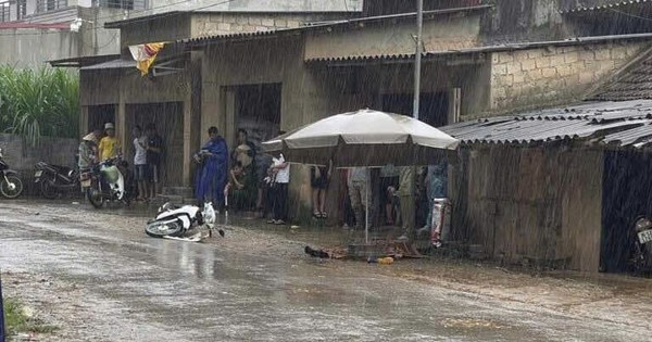 Xe tải văng bánh khi đang chạy, người ngồi bên đường tử vong