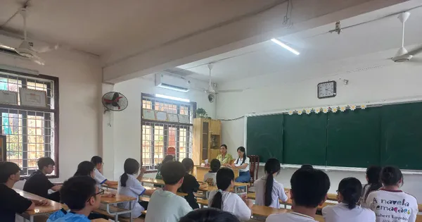 Học sinh, phụ huynh lo lắng khi không có đồng hồ trong phòng thi vào lớp 10