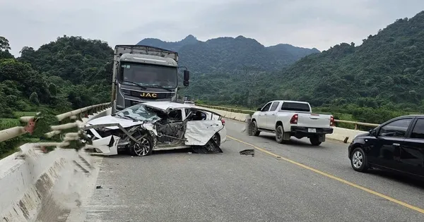 Ô tô tải văng khỏi cầu sau tai nạn liên hoàn, 6 người thương vong