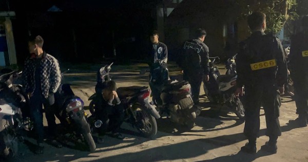 Mật phục bắt giữ hàng chục 'tổ lái' gây náo loạn đường phố
