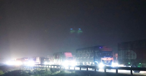 Ô tô 5 chỗ vượt ẩu, gây tai nạn liên hoàn trên cầu Gianh, Quốc lộ 1A tắc nhiều giờ