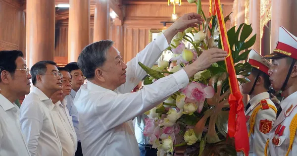 Tổng Bí thư Tô Lâm dâng hoa, dâng hương ở đền thờ Bác Hồ tại Quảng Bình