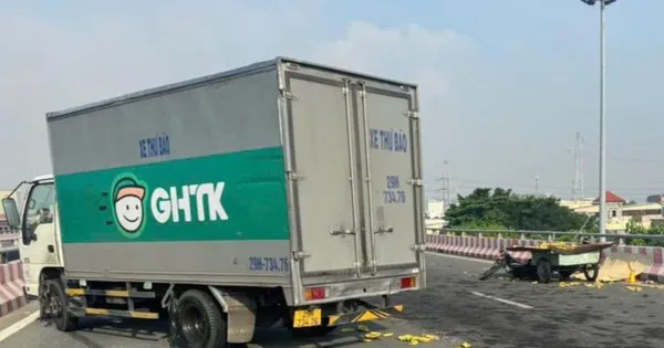 Xe tải va chạm xe lôi tự chế, người đàn ông bán chuối dạo tử vong