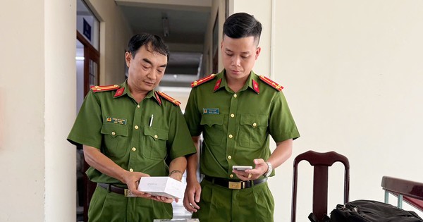 Cắt khóa vào cửa hàng trộm hơn 80 chiếc điện thoại