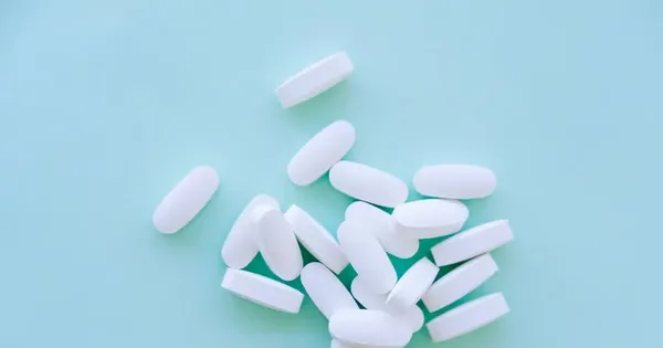 Chế thuốc giảm đau từ chất thải nhựa: Bí mật trong phòng thí nghiệm E.coli