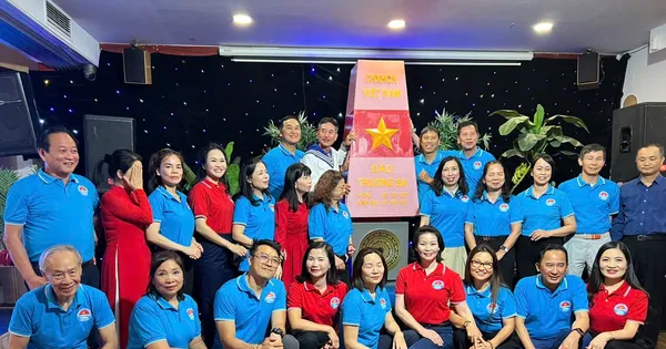 Thứ trưởng Bộ Ngoại giao Lê Thị Thu Hằng thăm cộng đồng người Việt Nam tại Ba Lan