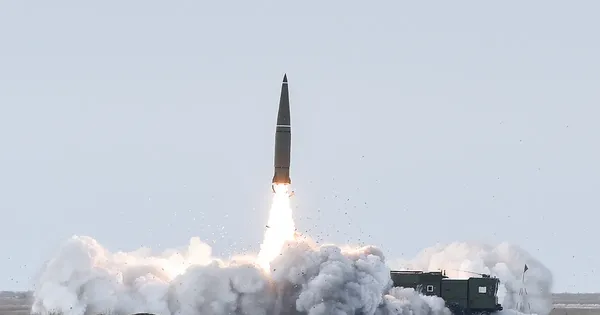 Gần 500 tên lửa và máy bay không người lái Nga tấn công Ukraine