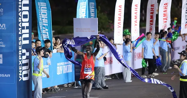 Vận động viên Kenya Victor Kipkemei vô địch VnExpress Marathon Quy Nhơn 2025 cùng GOYA Photon