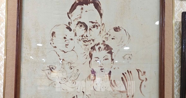 Nghệ nhân miền Tây vẽ tranh về Bác Hồ từ máu, lá sen