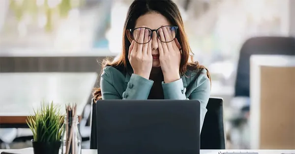 Đau đầu dữ dội có thể là dấu hiệu cảnh báo của vỡ phình mạch não
