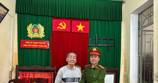 Cụ ông 87 tuổi ở Huế tự nguyện giao nộp khẩu súng K54 và nhiều viên đạn