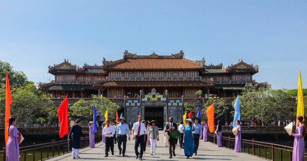 Giám đốc Trung tâm Di sản Thế giới UNESCO thăm Quần thể di tích Cố đô Huế