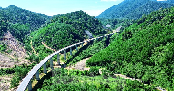 Khởi công mở rộng đồng bộ cao tốc 4 làn xe kết nối Huế - Đà Nẵng